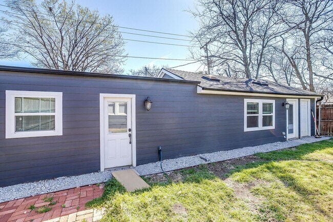 Building Photo - Adorable 1/1 Studio Apartment in Arlington...
