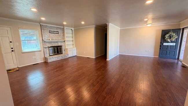 Building Photo - 209 E Cammack St