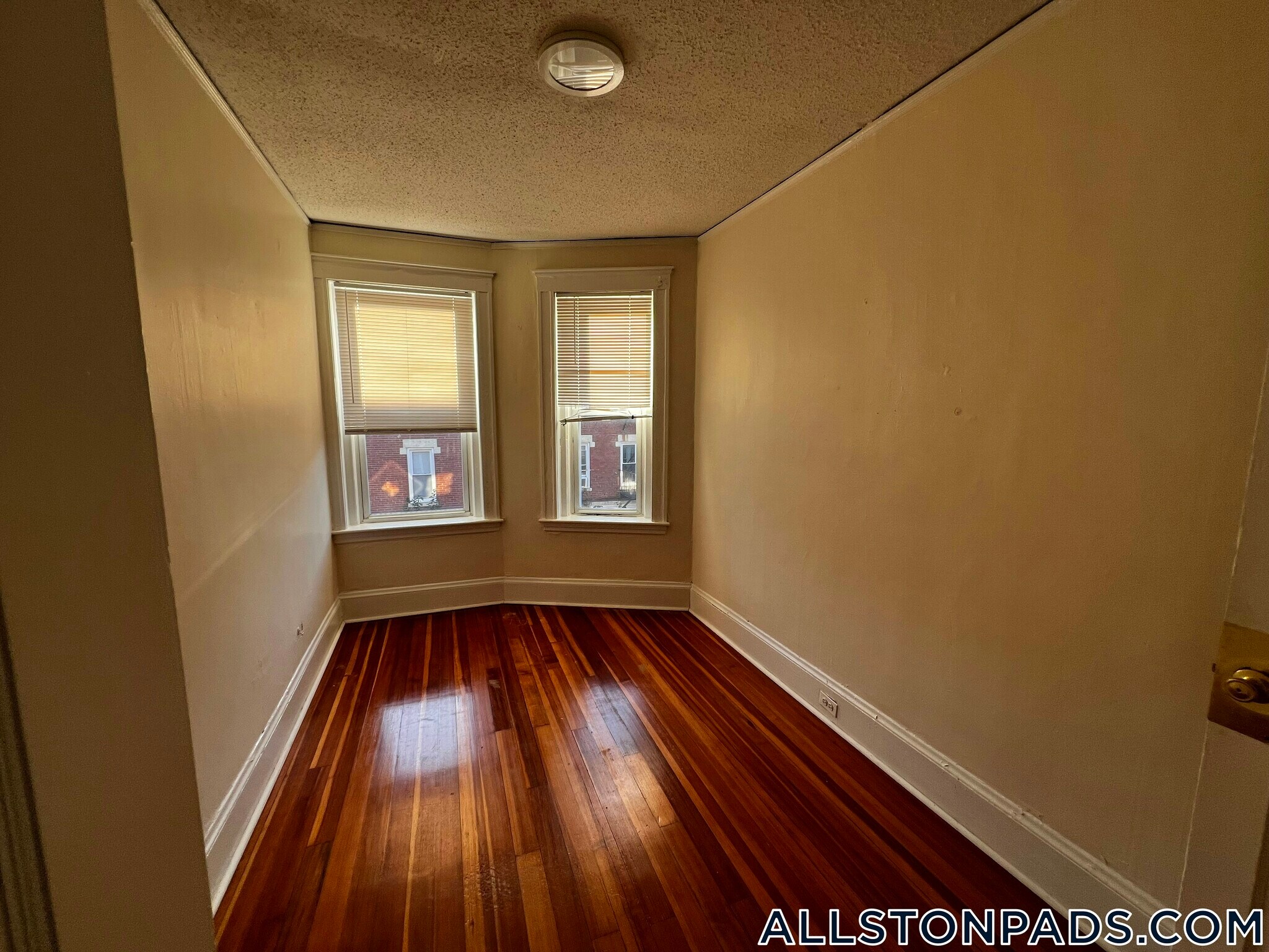 Building Photo - 6 Barrows St