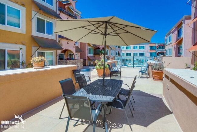 Building Photo - Charming 1Bdm 1Ba Coastal Condo in Pacific Beach!
