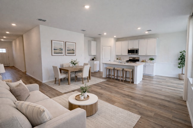 Building Photo - **MOVE IN READY HOME**