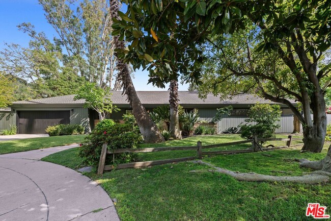 Building Photo - 1027 Acanto Pl