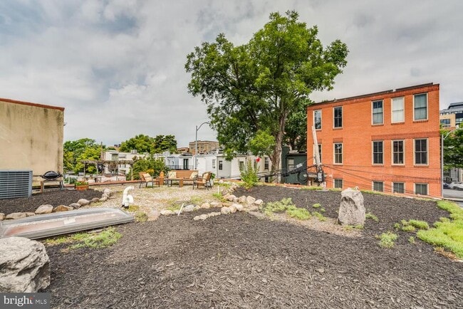 Building Photo - 1413 Swann St NW