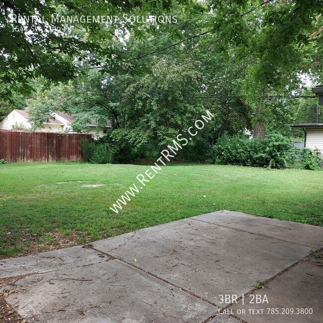 Building Photo - 1544 SW 23rd Park