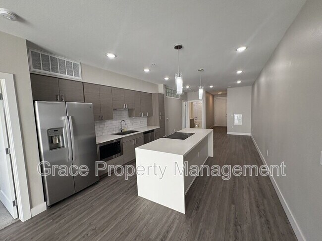 Building Photo - 3500 S Corona St