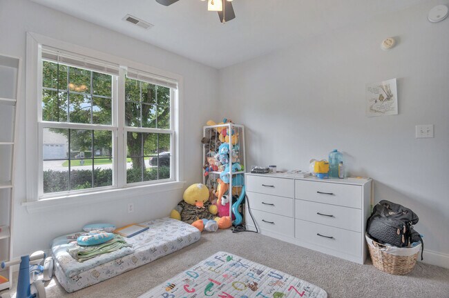 Building Photo - 202 Weeping Hollow Ct