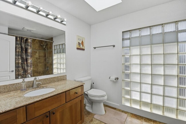 Building Photo - 5bd/3ba Kirkland Home