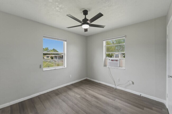 Building Photo - Charming & Spacious 2-Bedroom Home with Modern Finishes and Outdoor Living at 793 Crawford St, De...