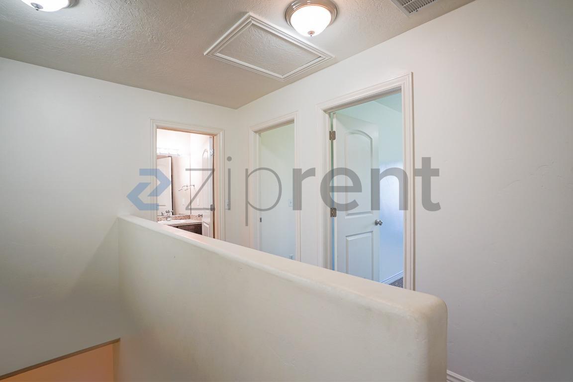 Building Photo - Unit