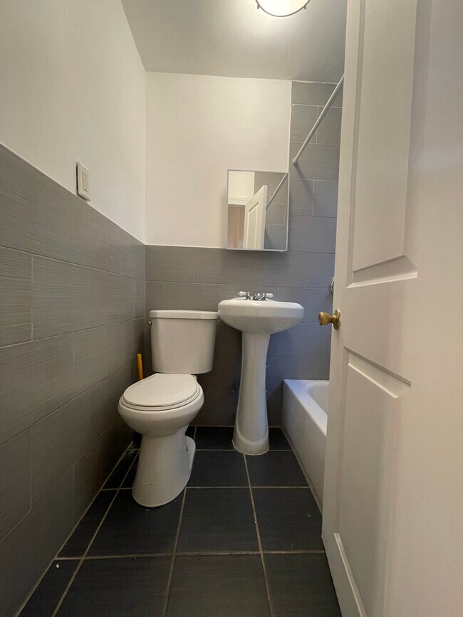 571 West Side Ave 2 - 567 W Side Ave