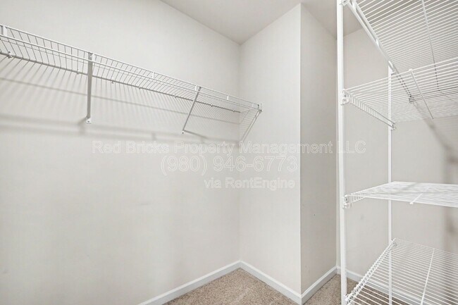 Building Photo - 10749 Adair Wds Dr