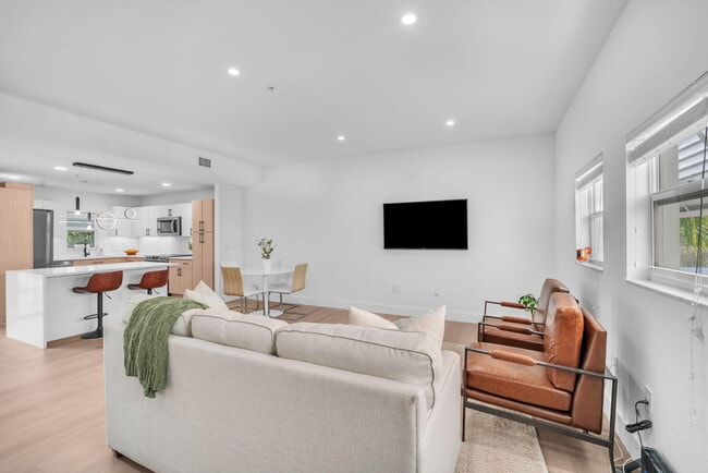 Building Photo - 477 NE 1st St