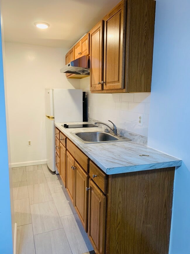 Building Photo - 834 Christian St