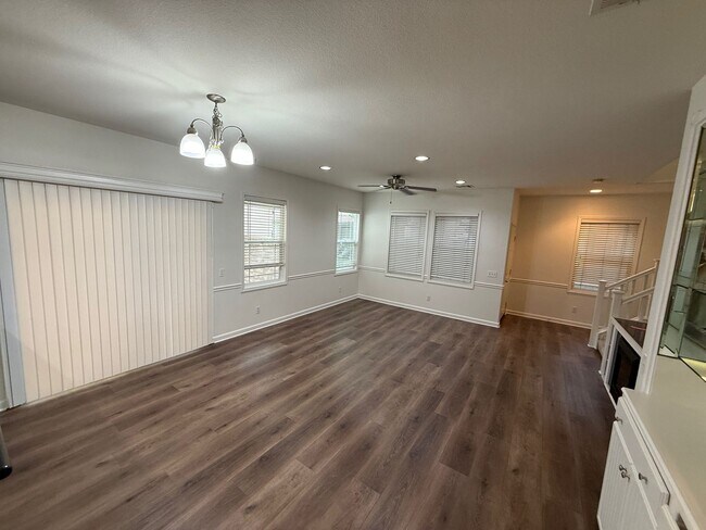 Building Photo - Spacious 3-Bedroom Townhome for Rent in Va...