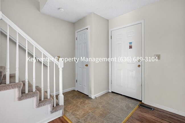 Building Photo - Charming 2-Bedroom Condo Available for Rent in Saint Peters!