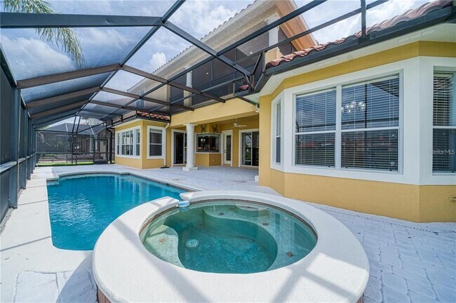 Building Photo - 2333 Pinehurst Ct