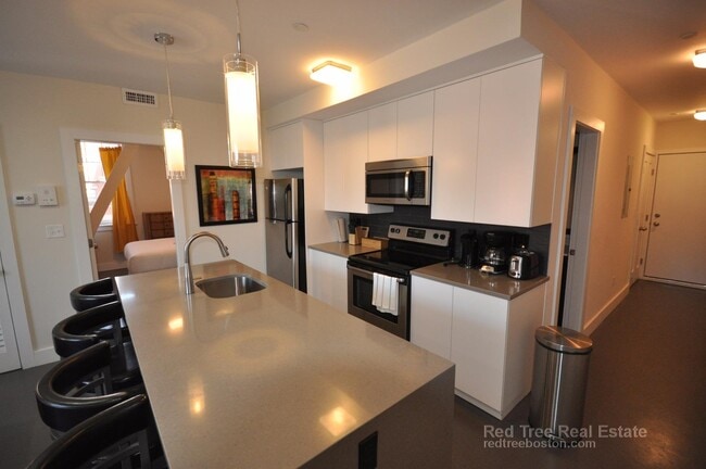 Building Photo - 659 Massachusetts Ave