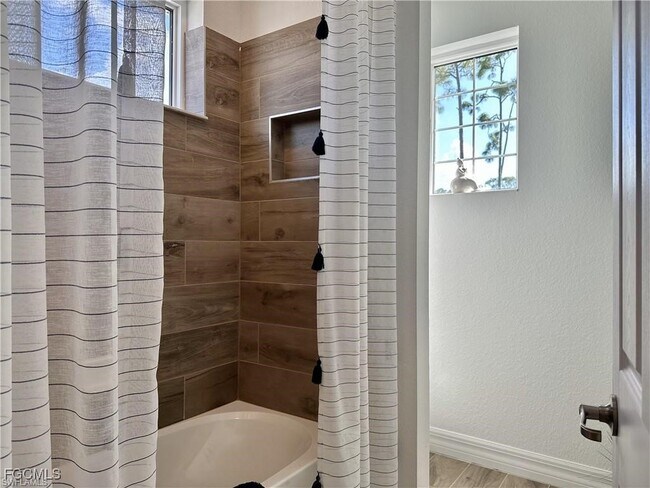 Building Photo - 42203 Hammock Ln