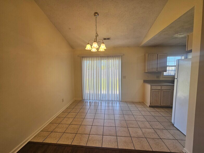 Building Photo - 2701 Ashby Dr