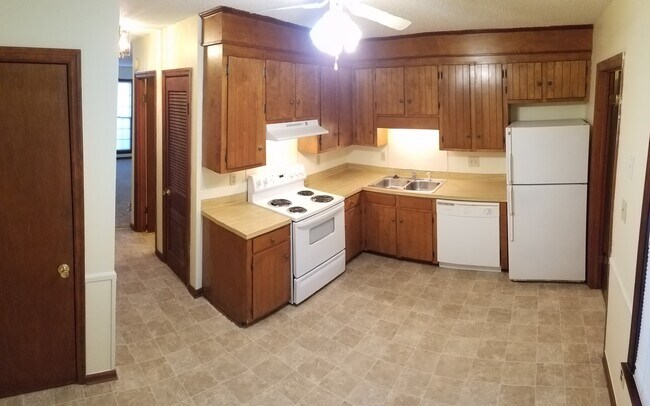 Spacious kitchen with lots of storage. - 120 Colonial Ct