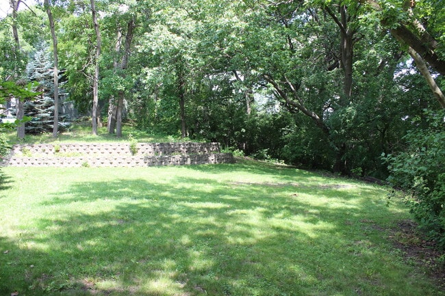 Building Photo - 10 Crestview Dr