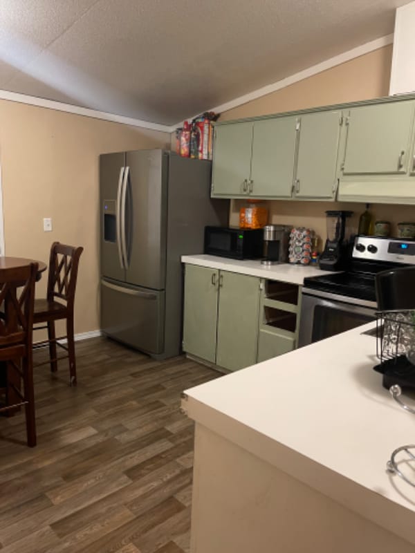 Building Photo - 715 Center St E