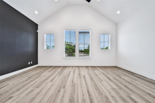 Building Photo - 1506 Ryon St