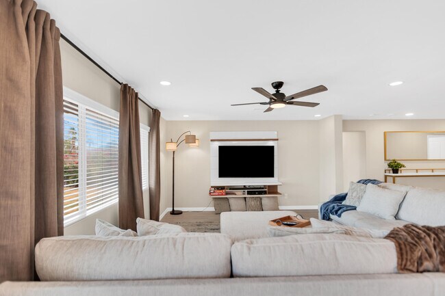 Building Photo - 84131 Azzura Way