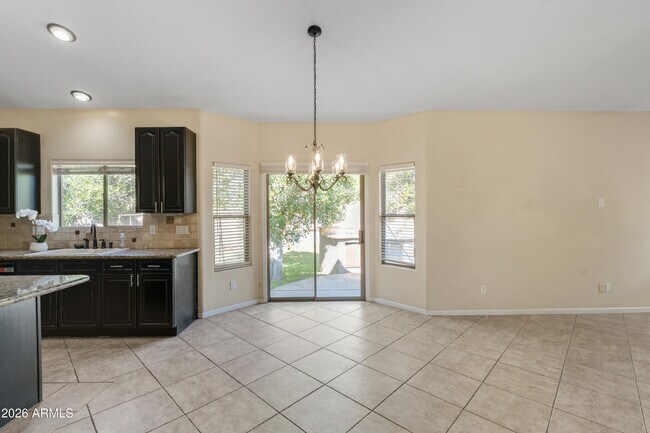 Building Photo - 4335 E Fox Cir