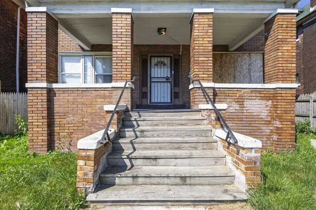 Building Photo - 1565 W Grand Blvd