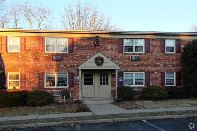 Building Photo - Maple Grove Apartments
