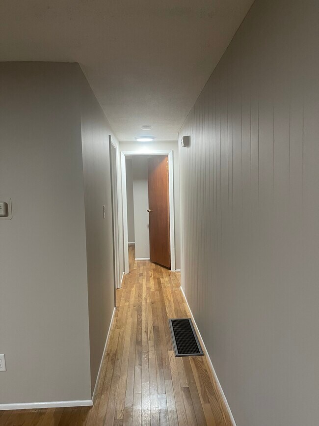 Building Photo - 3481 Reaver Ave