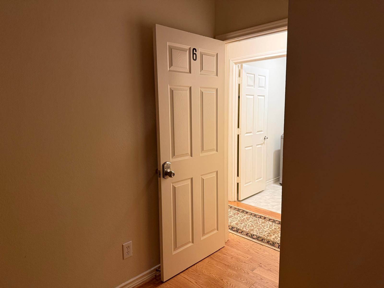 Building Photo - Room in House on Levant Ln