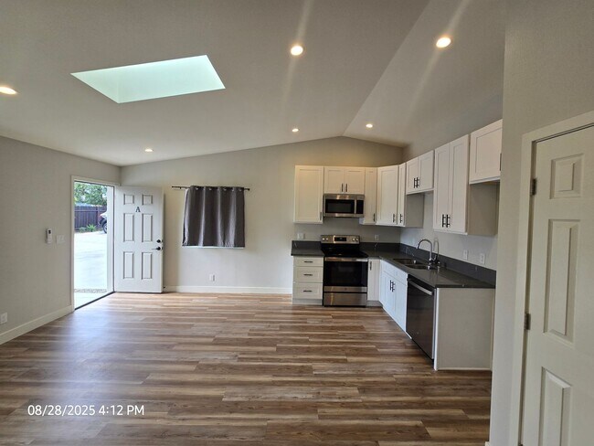 Building Photo - HAMILTON600