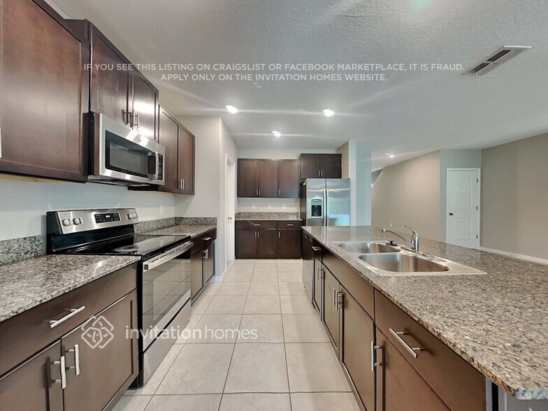 Building Photo - 2266 Jungle Dr