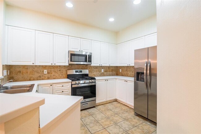 Building Photo - 16 Scarlet Woods Ct