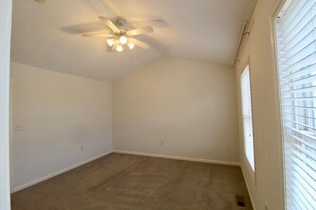 Building Photo - 3069 Taylor Springs Rd