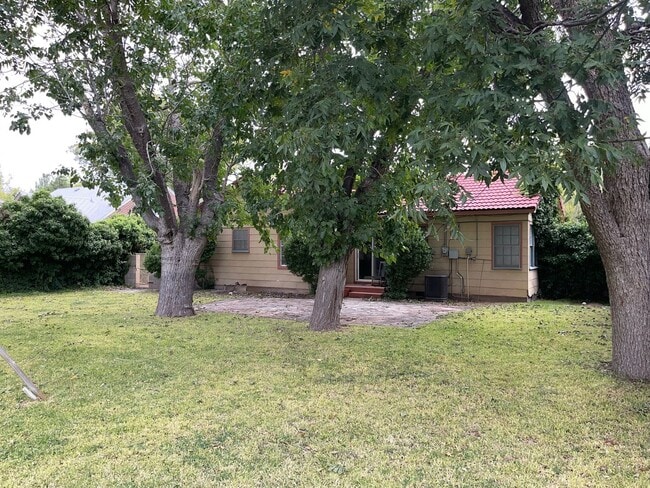 Building Photo - 3 Bedroom 1 Bath