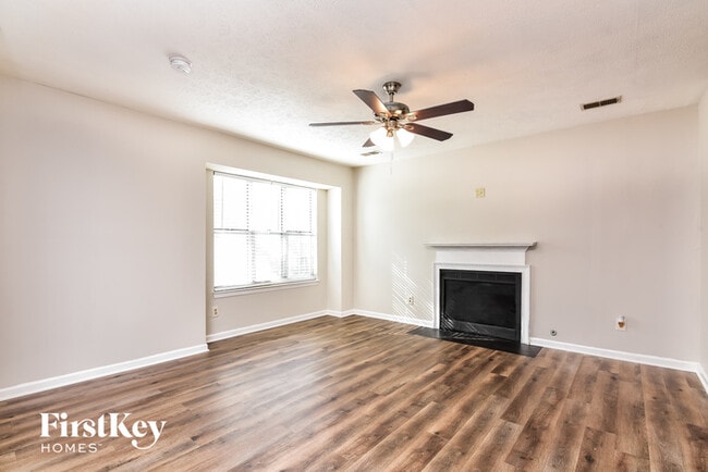 Building Photo - 560 Crestridge Ct