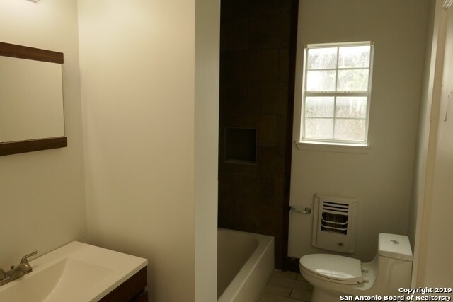 Building Photo - 2/1 open concept great location central SA