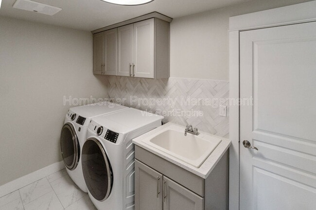 Building Photo - 6904 Jasper Dr