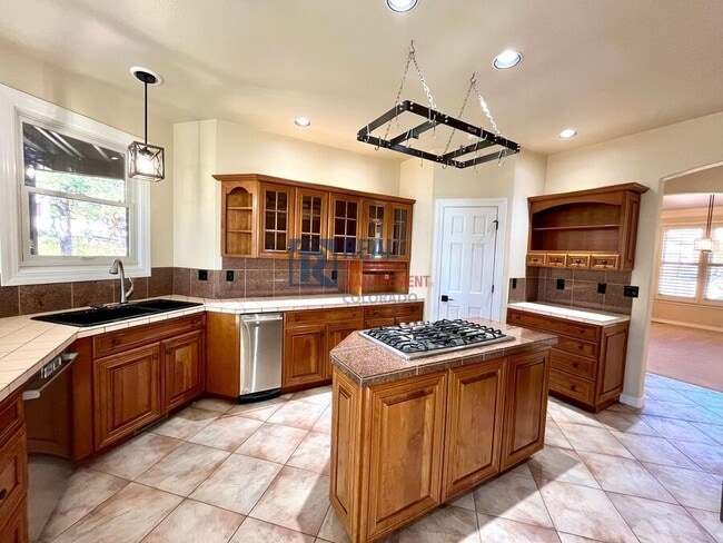 Building Photo - 2645 Rossmere St