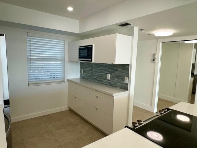 Building Photo - 3095 N Course Dr