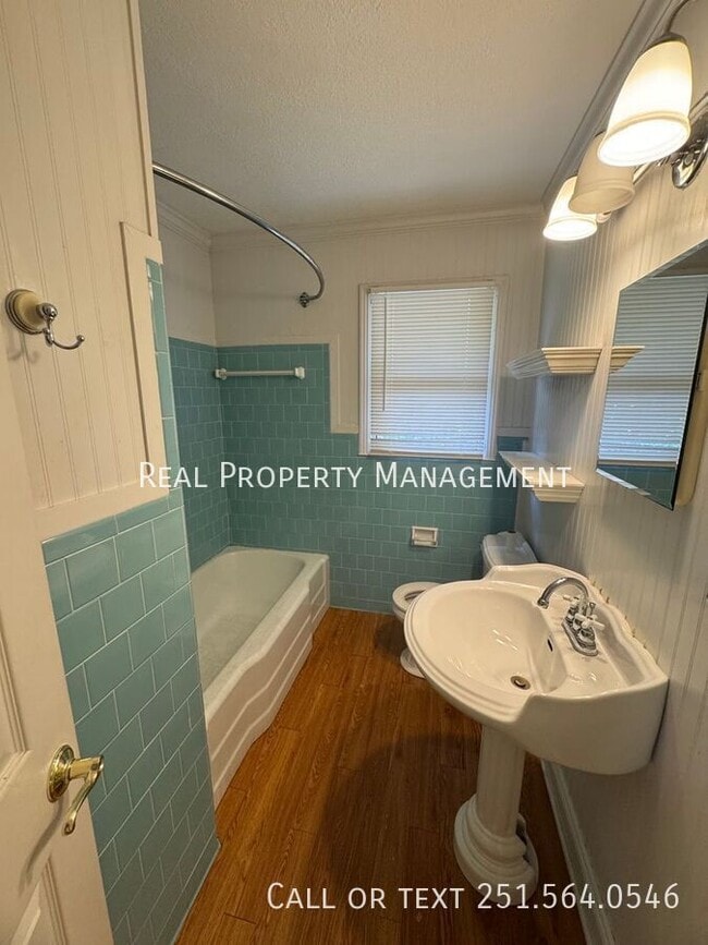 Building Photo - 1063 Midmoor Dr