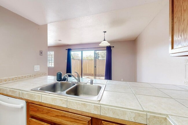 Building Photo - NE well located  Two Bedroom Condo.