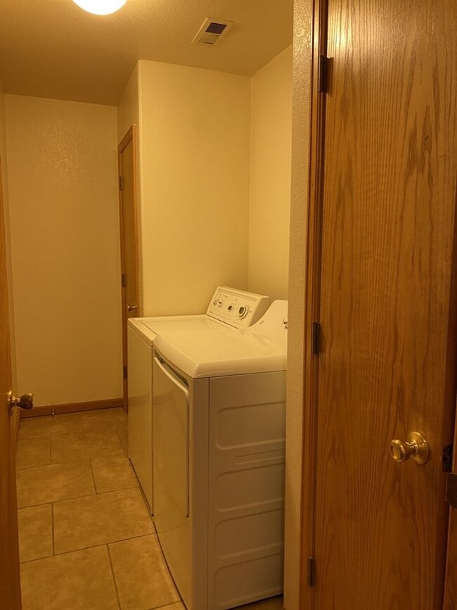 Building Photo - 3 Bed, 2 Bath Duplex in West Fort Collins close to Foothills