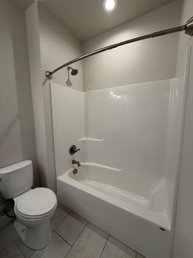 Building Photo - Gorgeous 4 bed, 2.5 ba in Richland's Westcliffe Neighborhood