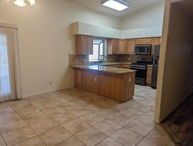 Building Photo - Large 3 bedroom with 3 car garage
