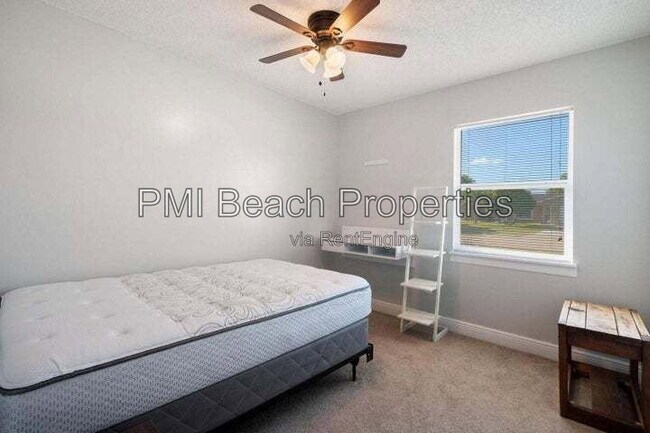 Building Photo - 2456 SE Melaleuca Blvd