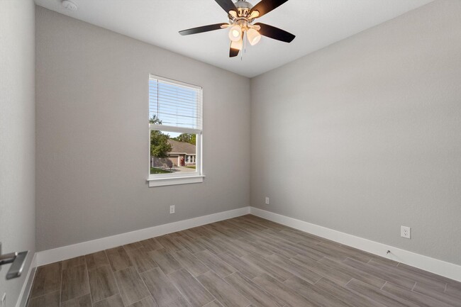 Building Photo - 740 Fraser Ct